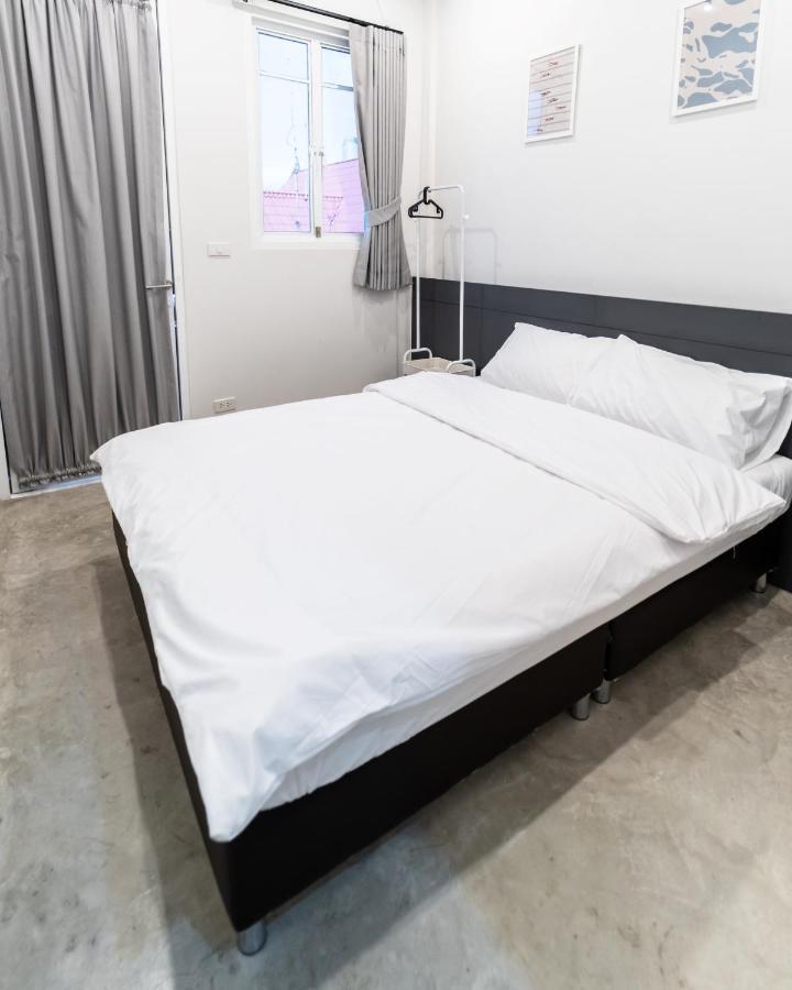 Pier 808 Hostel Bangkok Exterior photo